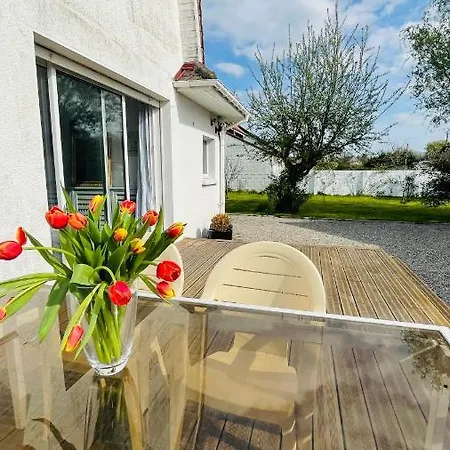 De Charme Avec Jardin Proche De La